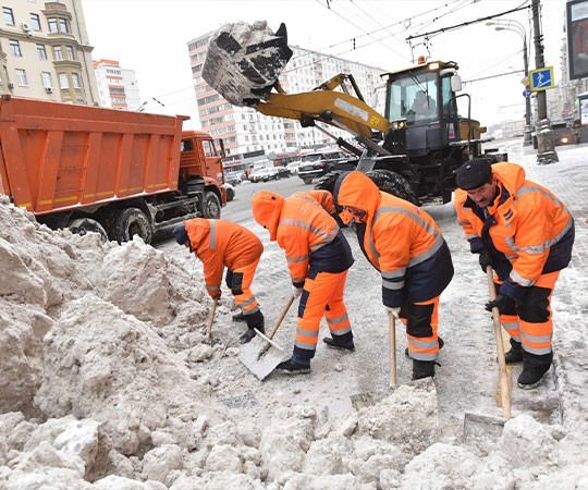 Уборка снега в Губкинском и  Ямало-Ненецком автономном округе