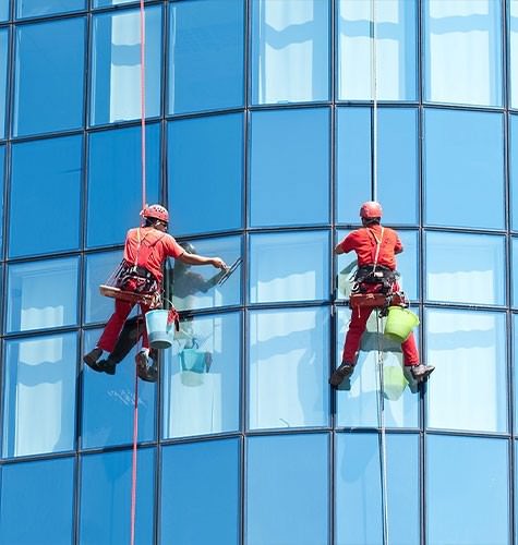 Мытье фасадов промальпинистами в Губкинском